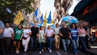 La dirigencia nacional combativa marchó este martes en Rosario, en contra de la reforma laboral del oficialismo. La dirigencia nacional combativa marchó este martes en Rosario, en contra de la reforma laboral del oficialismo.