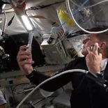 Conocé el modelo de celular que utilizán los astronautas de Artemis II. Conocé el modelo de celular que utilizán los astronautas de Artemis II.