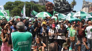 Los gremios estatales llevan una jornada nacional de lucha este lunes.