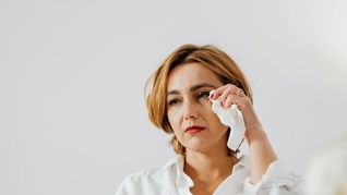 El ojo seco puede interferir en actividades cotidianas como leer, trabajar frente a pantallas, manejar o incluso permanecer en ambientes climatizados. El ojo seco puede interferir en actividades cotidianas como leer, trabajar frente a pantallas, manejar o incluso permanecer en ambientes climatizados.
