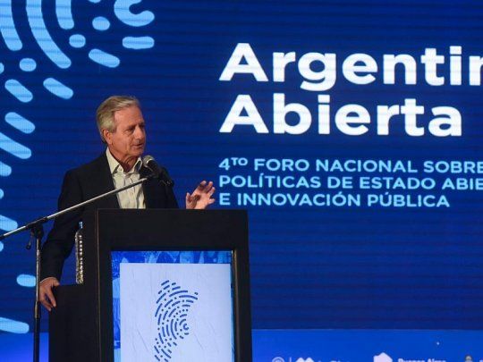 Andrés Ibarra.