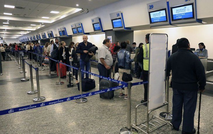 El Gobierno nacional quiere evitar que miles de personas se trasladen en avión por la Argentina.