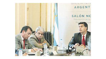 ámbito.com | El gobernador de Mendoza se reunió ayer a la mañana con Jorge Capitanich y Aníbal Fernández para analizar la crisis de vitivinícolas.