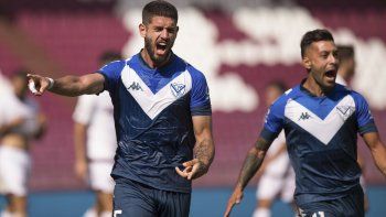 Matías De Los Santos festeja su primer gol en Vélez, que le dio la clasificación a los cuartos de final de la Copa de la Liga.