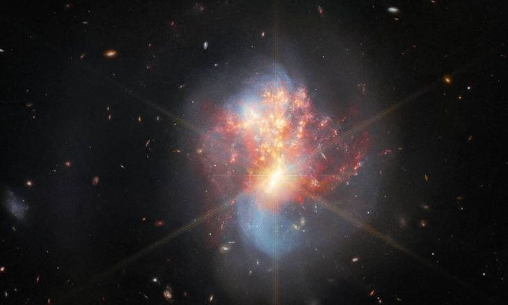 El centro de la galaxia está controlado por un agujero negro supermasivo. El centro de la galaxia está controlado por un agujero negro supermasivo.