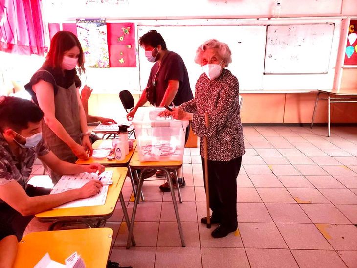 Inés Erazo a sus 103 años fue a votar.