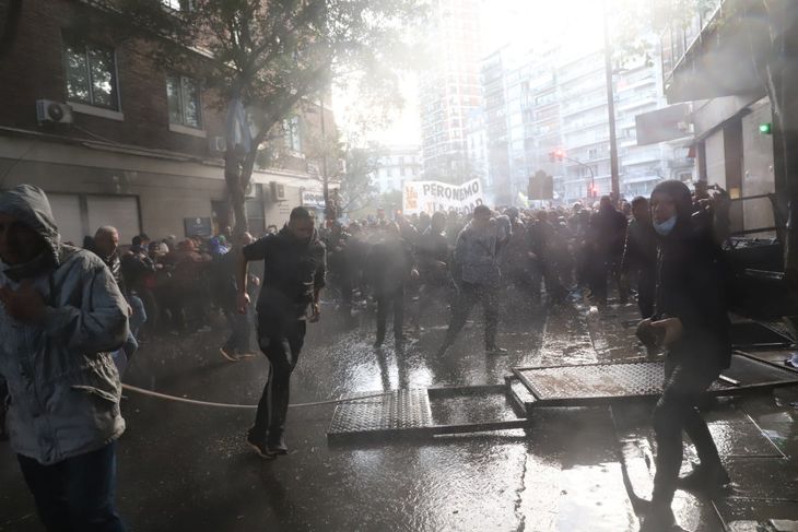 Disturbios frente a la casa de Cristina Kirchner. 