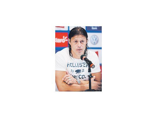 Matías Almeyda probó con defensa de tres para jugar el domingo ante Almirante Brown.