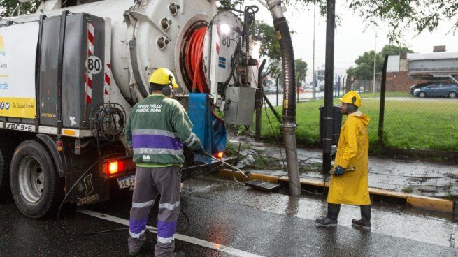 El Gobierno porteño debió desplegar 2300 agentes para un operativo por las lluvias.