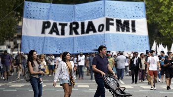 organizan partido de futbol en plaza de mayo: la patria vs. fmi