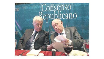 El gobernador de Córdoba, José Manuel de la Sota, junto al exdiputado y expresidente de la Sociedad Rural Argentina, Guillermo Alchouron.