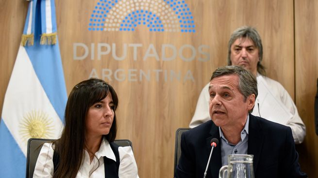 Pamela Verasay y Diego Giuliano, titulares de la Comisión de Transporte. 
