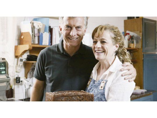 TORTA GALESA. Mauricio Macri visitó ayer por la mañana una tradicional casa de té en Gaiman, durante una visita a la provincia de Chubut.