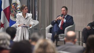 El presidente de Genneia compartió el panel junto a ministros de Energía y ejecutivos de compañías globales como Exxon y AES, en una discusión centrada en las oportunidades de inversión que ofrece la región frente a la creciente demanda mundial de energía y tecnología. El presidente de Genneia compartió el panel junto a ministros de Energía y ejecutivos de compañías globales como Exxon y AES, en una discusión centrada en las oportunidades de inversión que ofrece la región frente a la creciente demanda mundial de energía y tecnología.