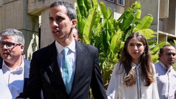 Juan Guaidó junto a su esposa Fabiana Rosales.