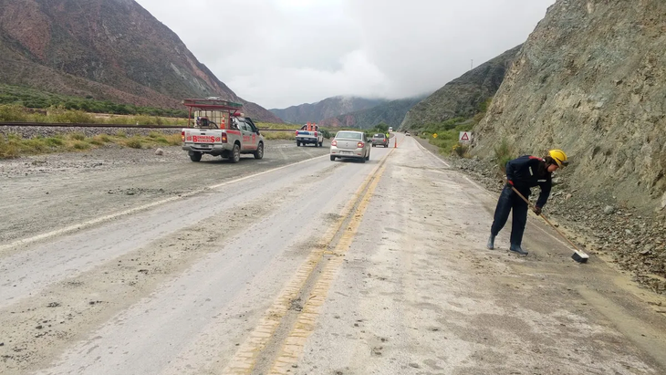 La RN 9, en Jujuy, en la Quebrada de Humahuaca, tuvo tramos afectados por la presencia de sedimentos debido a las lluvias.