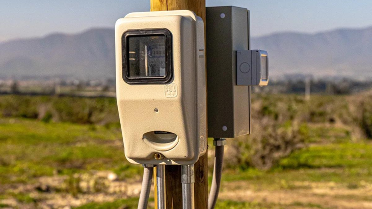 La CFE ha instalado más de 3 mil postes y 470 transformadores en 73 municipios de Michoacán como parte del programa de electrificación enmarcado en el Plan Michoacán por la Paz y la Justicia. La CFE ha instalado más de 3 mil postes y 470 transformadores en 73 municipios de Michoacán como parte del programa de electrificación enmarcado en el Plan Michoacán por la Paz y la Justicia.