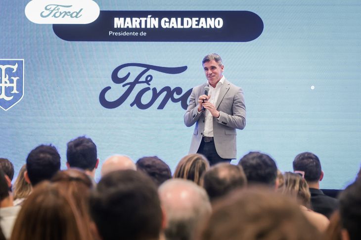 Martin Galdeano, CEO de Ford Argentina y Sudamérica, se refiere a los presentes Martin Galdeano, CEO de Ford Argentina y Sudamérica, se refiere a los presentes