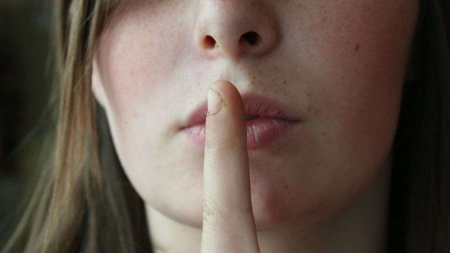 El silencio pone incomodo a muchos argentinos y la psicología tiene una respuesta a eso.
