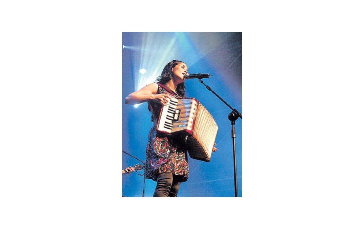 ámbito.com | Con su música simple, la mexicana JulietaVenegas se convirtió en un éxito y logrórápidas identificaciones.