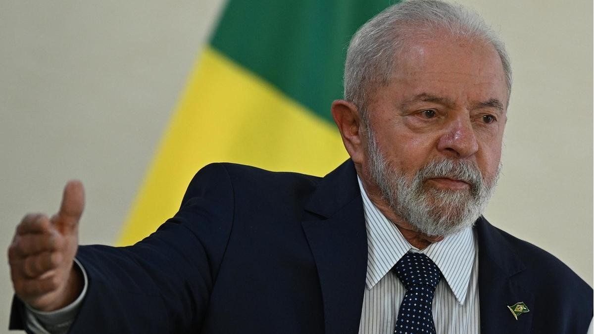 Lula da Silva postponed his trip to China until Sunday due to pneumonia