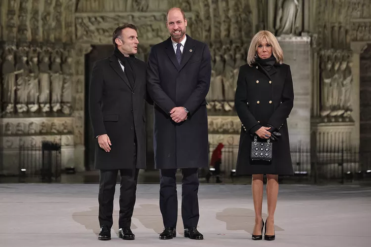 El príncipe Guillermo, junto a Macron y su esposa Brigitte.