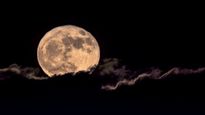Este fenómeno hace que la Luna parezca hasta 14% más grande y 30% más brillante que la Luna más tenue del año.
