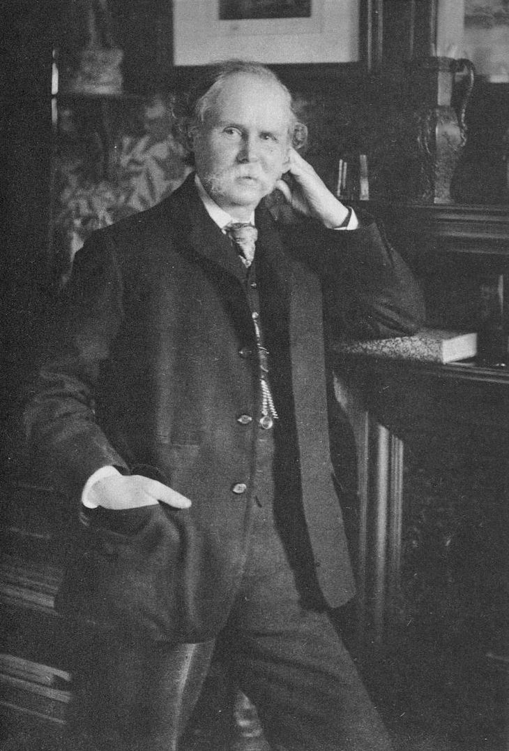 Alfred Marshall, el padre de la economía moderna y quien dejó de hablar por primera vez de Economía política, para hacerlo directamente en su “Principles of Economics” (1890) de la Economía en un sentido moderno. Fue también quien dictó la primer catedra universitaria sobre “Economía” en 1903. Alfred Marshall, el padre de la economía moderna y quien dejó de hablar por primera vez de Economía política, para hacerlo directamente en su “Principles of Economics” (1890) de la Economía en un sentido moderno. Fue también quien dictó la primer catedra universitaria sobre “Economía” en 1903.