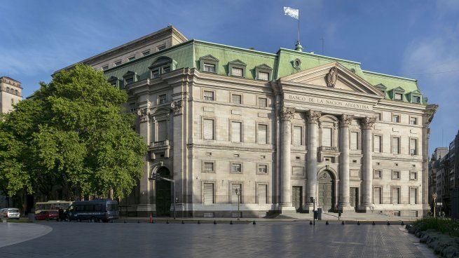 FIX fundamentó su decisión en el desempeño sostenido del banco, una posición de capital y liquidez favorables y la disminución gradual de la exposición al sector público.&nbsp;