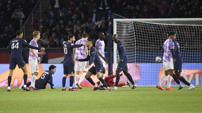 Messi marcó un golazo para el triunfo del PSG.