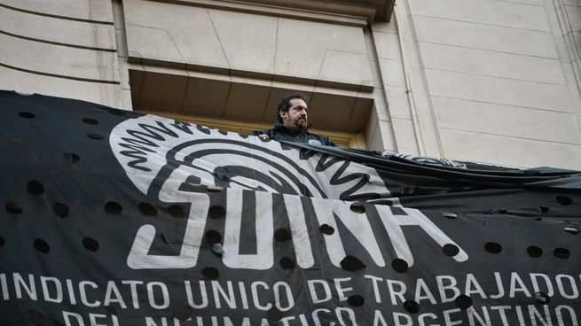 El Sutna denuncia que las mismas empresas que se quejan por la invasión de neumáticos chinos son las que los importan.