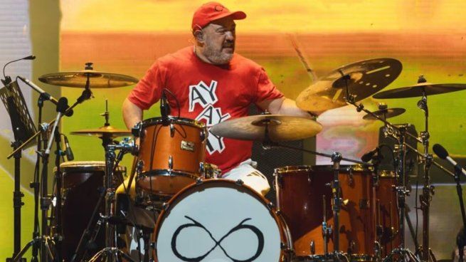 Buira fue baterista durante los 5 primeros discos de la banda.
