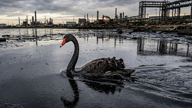 El precio del petróleo complica el plan de baja de inflación del Gobierno.