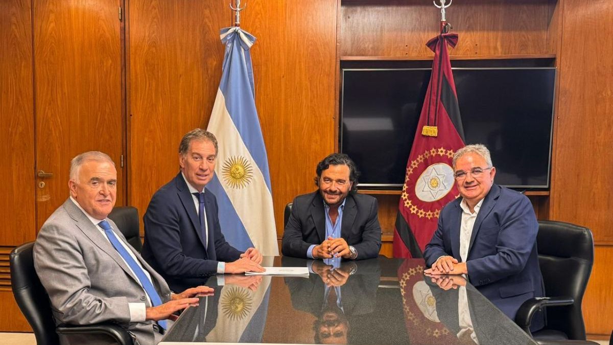 Las transferencias de recursos autom�ticos a las provincias cedieron casi 7% en enero