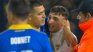 An expensive hug. The fan who entered the Bombonera to show his affection for Riquelme was sanctioned with a two-year ban. An expensive hug. The fan who entered the Bombonera to show his affection for Riquelme was sanctioned with a two-year ban.