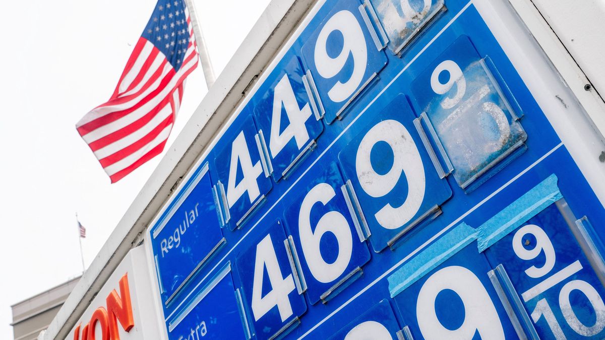 El precio de la nafta en EEUU se dispara por la guerra en Medio Oriente y subi� casi 24% desde el final de febrero