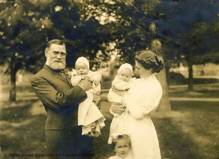 Las circunstancias de su muerte no están del todo claras. Las circunstancias de su muerte no están del todo claras.
