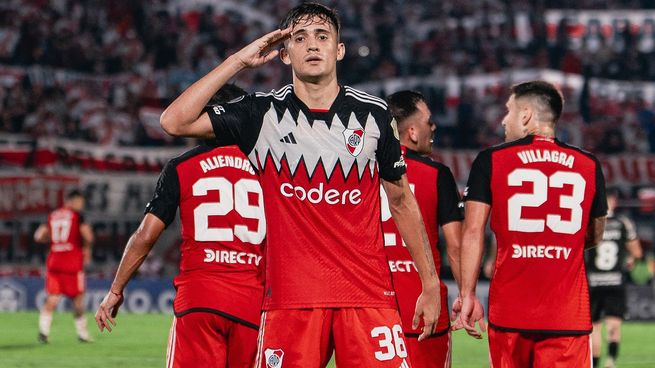 Solari anotó el primer gol de River ante Libertad.