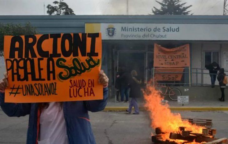 Los trabajadores de salud comenzarán con acampes en los hospitales debido a que no se les pagó el salario adeudado.