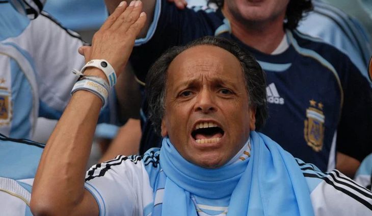 Cada verano de los 90, la televisión se vestía de gala para celebrar los icónicas pasarelas donde brillaban las modelos y estrellas del mundo Cada verano de los 90, la televisión se vestía de gala para celebrar los icónicas pasarelas donde brillaban las modelos y estrellas del mundo