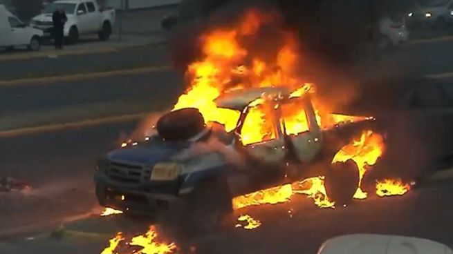 Incendiaron un patrulleros en Tres de Febrero, reclamando justicia por un repartidor asesinado