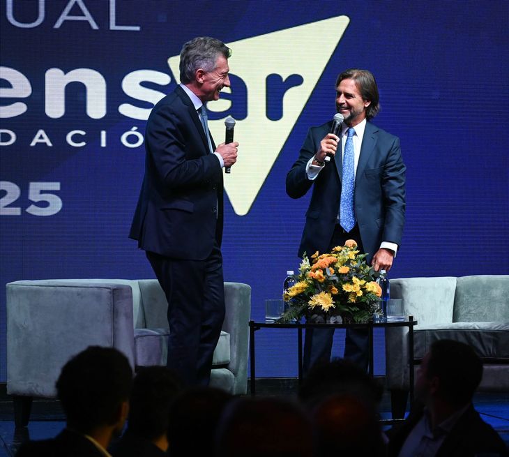 Mauricio Macri entrevistó a Luis Lacalle Pou. Mauricio Macri entrevistó a Luis Lacalle Pou.