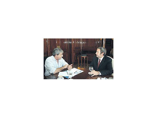 Julio Cobosvolvió arecibir ayera adversariospolíticosdel gobierno.Esta vez sereunió en elSenado conEduardoBuzzi, de laFederaciónAgraria.