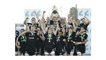ámbito.com | El Sub-20 de Nueva Zelanda alza el trofeo, tras ganar el Mundial de la categoría ante Inglaterra.