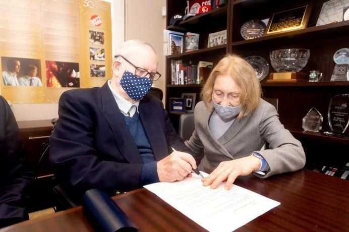 Feeney falleció el 9 de octubre de 2023, a la edad de 92 años y otorgó toda su fortuna a distintas organizaciones benéficas.