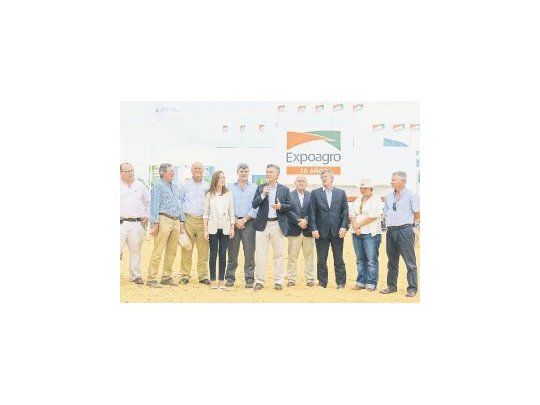 El Presidente estuvo en Ramallo,  les pidió a los productores que no tengan temor y se comprometió a “generar confianza”. Reconoció problemas en economías regionales y prometió cambios a productores lácteos.