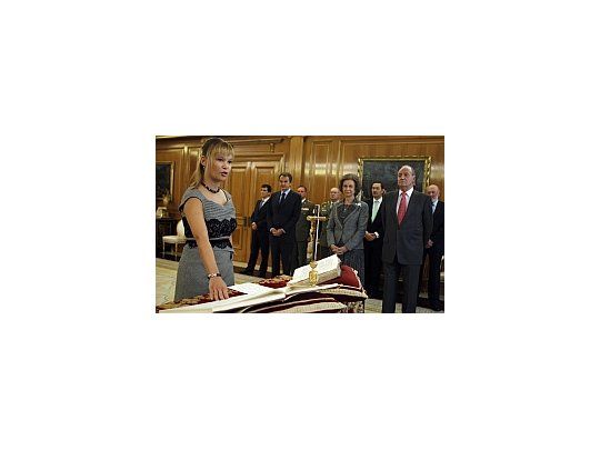 Un alcalde del opositor descalificó físicamente a la nueva ministra de Sanidad, Leire Pajín