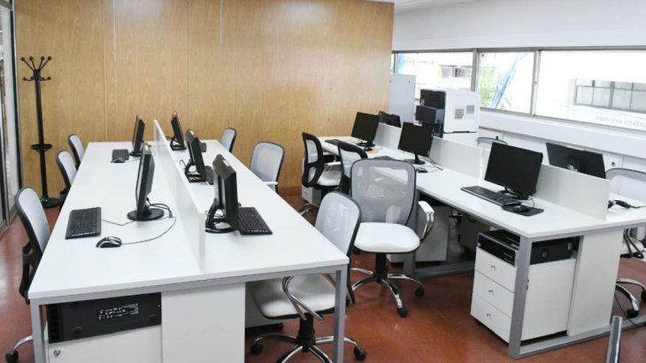 El ministro de Justicia de la Provincia, Gustavo Ferrari, inauguró el edificio junto al director provincial de Personas Jurídicas, Leonardo Jakim.