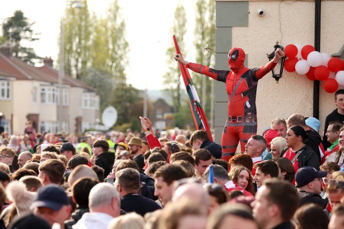 La influencia de Reynolds es total: su ic&oacute;nico Deadpool forma parte de la hinchada del club.