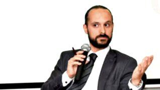 Cordero Fabbri es abogado de Calvete por una causa por prostitución. Cordero Fabbri es abogado de Calvete por una causa por prostitución.